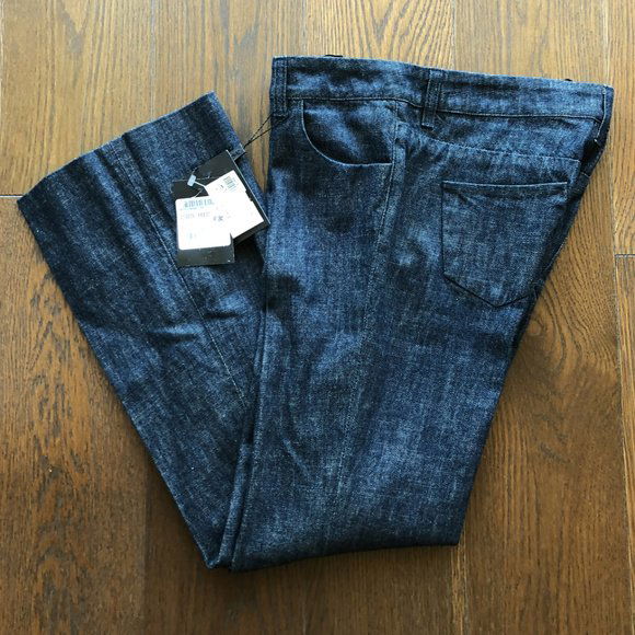 Yves Saint Laurent Women's Jeans Size F38 New W Tags: Citizens of Humanity by Jerome Dahan, Thompson medium rise cropped skinny jeans in good to very good condition, the color is dark blue and the inseam is 29\".There are a couple of lines in the back th