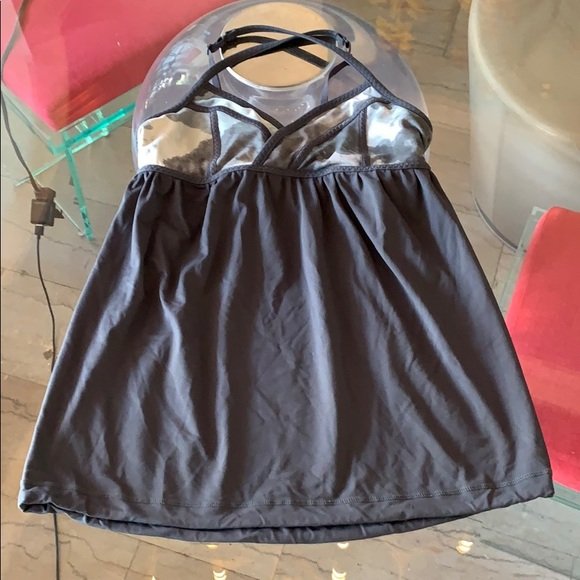 Lululemon Top size 4 with adjustable Waist band: Beautiful workout or every day top by Lululemon, size 4 and in excellent condition with very little wear and from a pet and smoke free home. The blouse has a nice fitted top bra with straps and the bo