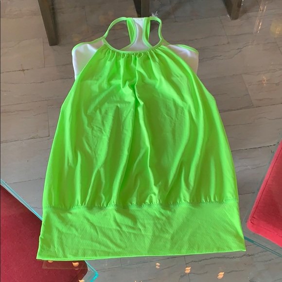 Lululemon Women’s top in Lime Green and White sz 6: Beautiful top by Lululemon in bright lime green color with an integrated white bra, size 6 in excellent condition with very little wear. The tag in the back has been removed, no pilling, stains or hol