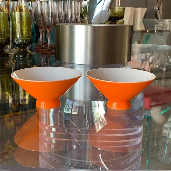 2 Vintage small bowls white & Orange Glazing: Beautiful vintage small bowls in excellent condition, unmarked.4.75 diameter x 2 1-5 tall (inches) All items are sold as is. The auction house does not warrant authenticity on any specific piece. THER