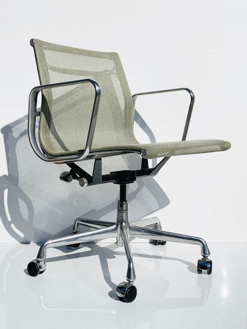 Eames for Herman Miller Aluminium Group Chair (1 of 17)