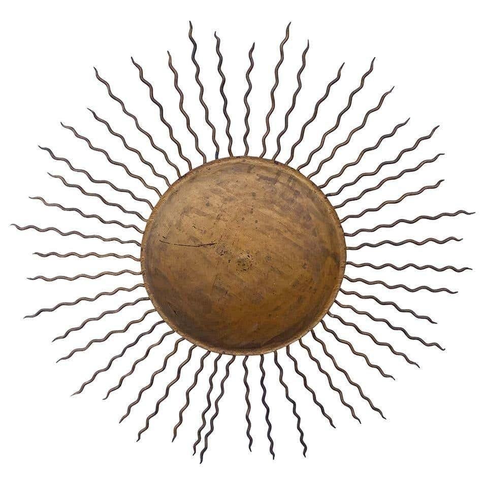 Italian Mid-Century Sunburst Gilt Wall Sconce: Italian Mid-Century (1940s) gilt metal wall sconce with sunburst shape and wavy spoke design. Measurements: 29 inches diameter x 5 inches projection from the wall. All items are sold as is. The auctio