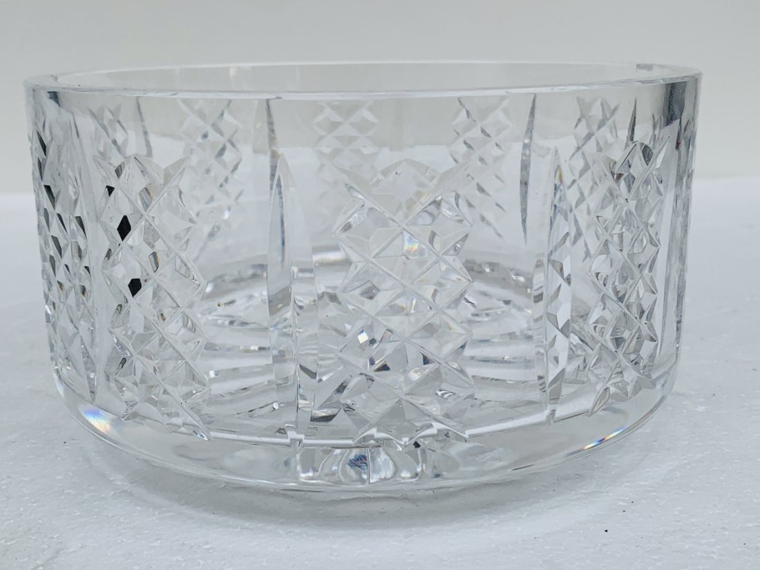 Beautiful Crystal bowl by WATERFORD: Beautiful crystal bowl designed and manufactured by Waterford. Measurements: 3.75 inches high x 7 inches diameter All items are sold as is. The auction house does not warrant authenticity on any speci