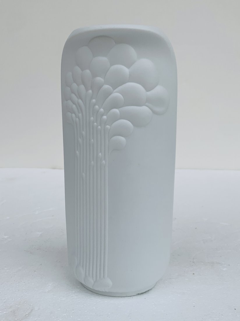 West German Porcelain Marked by M. Frey for Kaiser: Beautiful West German porcelain designed by M. Frey for Kaiser, in excellent vintage condition. Measurements: 8 inches high x 3.50 inches wide x 2 7/8 deep All items are sold as is. The auction house 