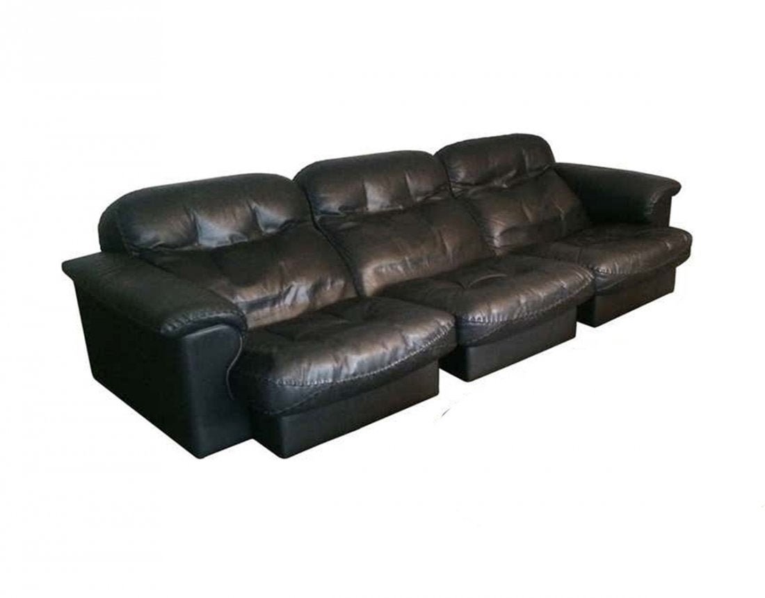 De Sede 3 Seater Sofa in Black Leather: Stunning 3 seater sofa designed and manufactured by De Sede of Switzerland. The sofa shows amazing craftsmanship both in the design and execution.The sofa dates to the early 70's and it came from a be