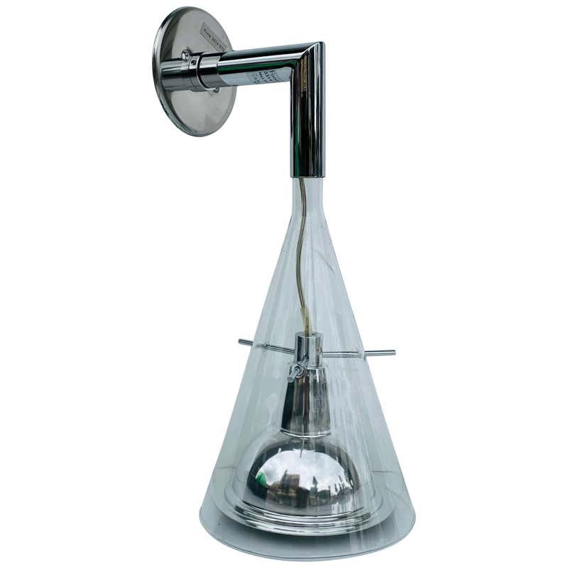 Flute Wall Sconce Made in Italy by Franco Raggi: Beautiful wall sconce designed by Franco Raggi and manufactured by Fontana Arte and part of the Flute Collection.Wall lamp with indirect and dimmable light. Chromed metal frame. transparent borosilica