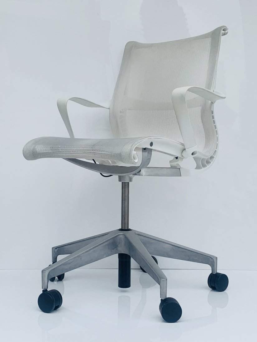 TASK CHAIR WITH 5 STAR BASE BY HERMAN MILLER (1 of 16)