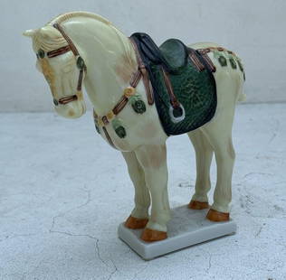 TANG DYNASTY HORSE FRANKLIN MINT 1987: From the Treasury of Horses collection, this piece is in excellent condition, signed and dated 1987.Measurements:5 inches high x 5.50 inches long x 1.75 inches deep.All items are sold as is. The