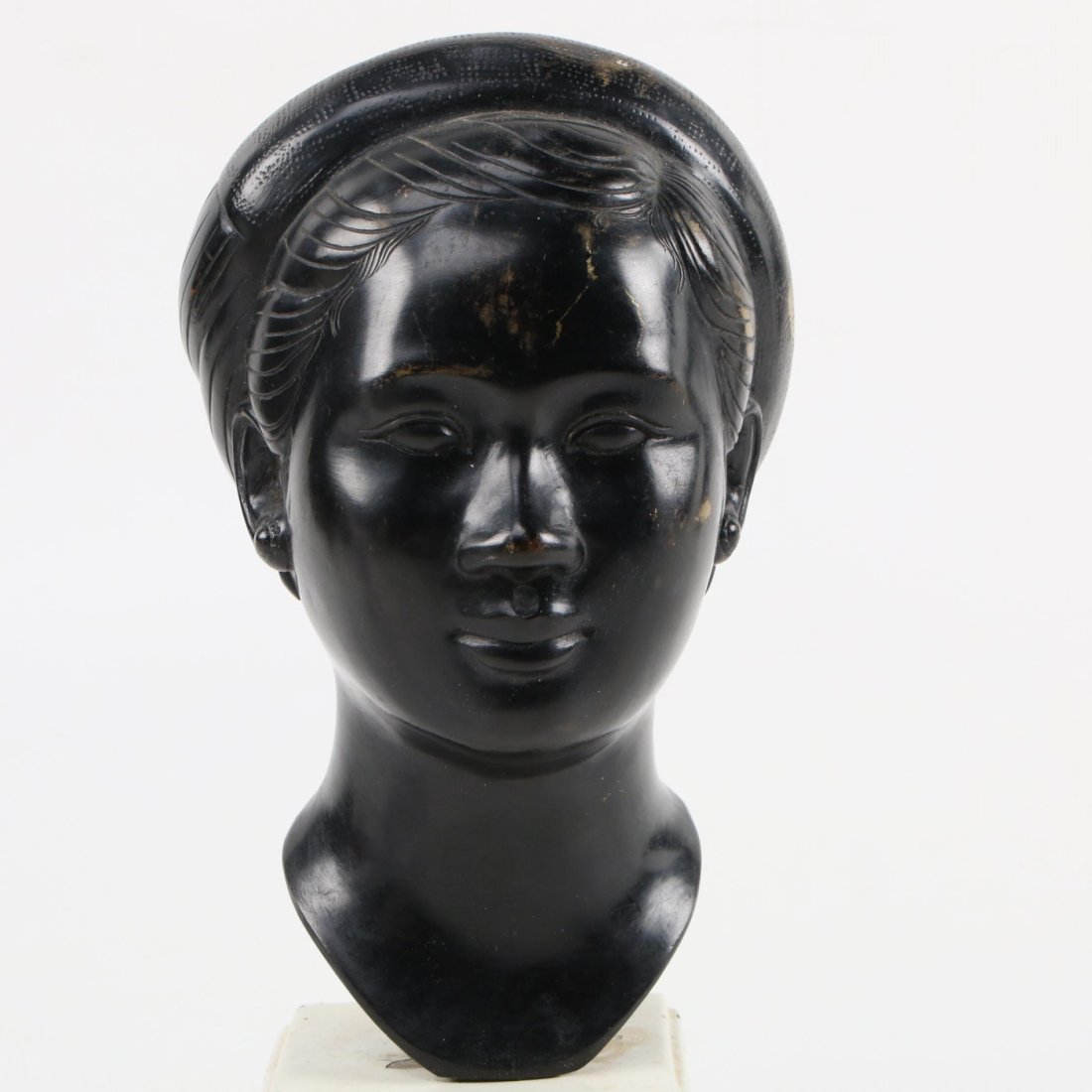 Bronze Bust of a Vietnamese Woman Thanh Le Nguyen attb (1 of 7)