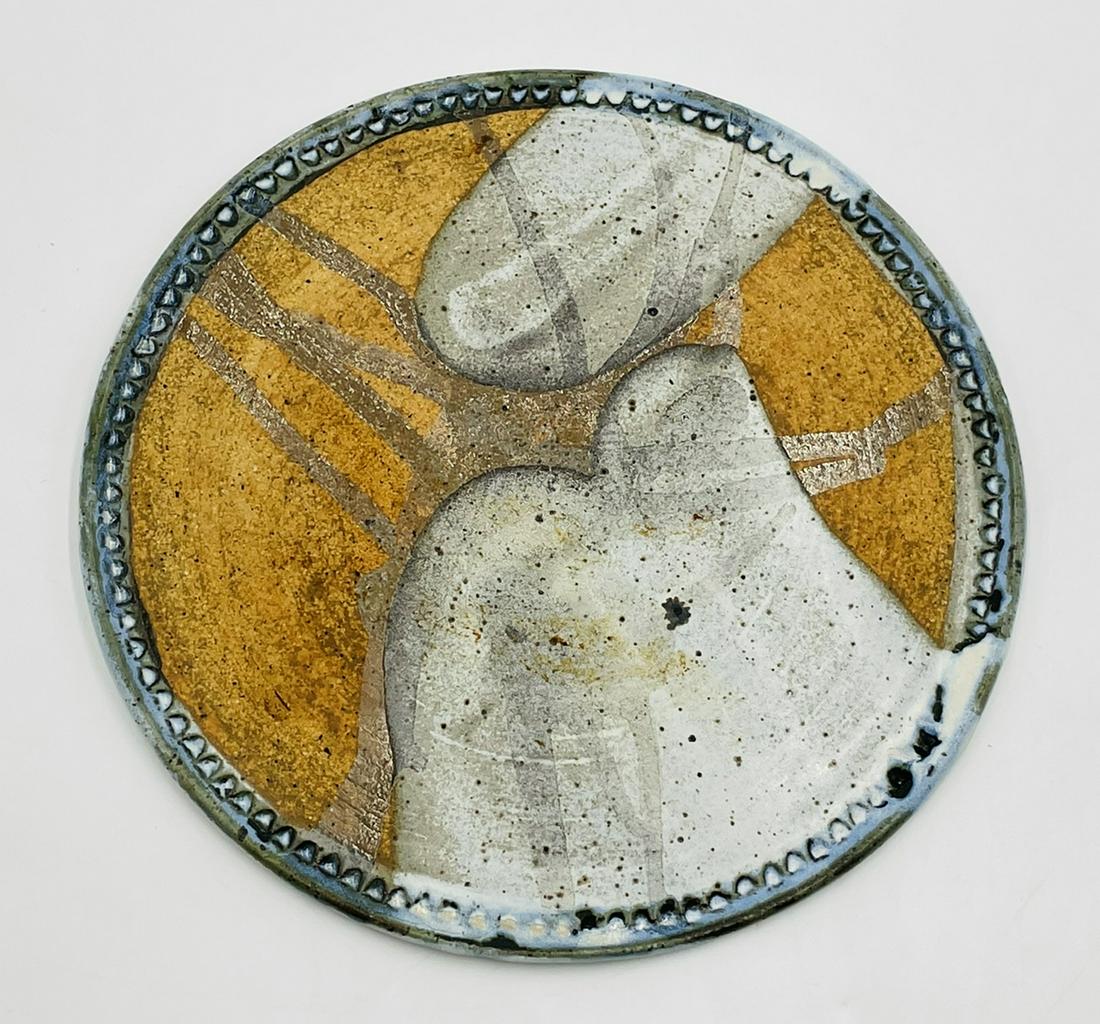 Vintage Platter/Tray Signed Oloria Weisbard: Hand thown ceramic platter/tray signed by the artist. Measurements: 10 inches in diameter x .25 inches high. All items are sold as is. The auction house does not warrant authenticity on any specific p