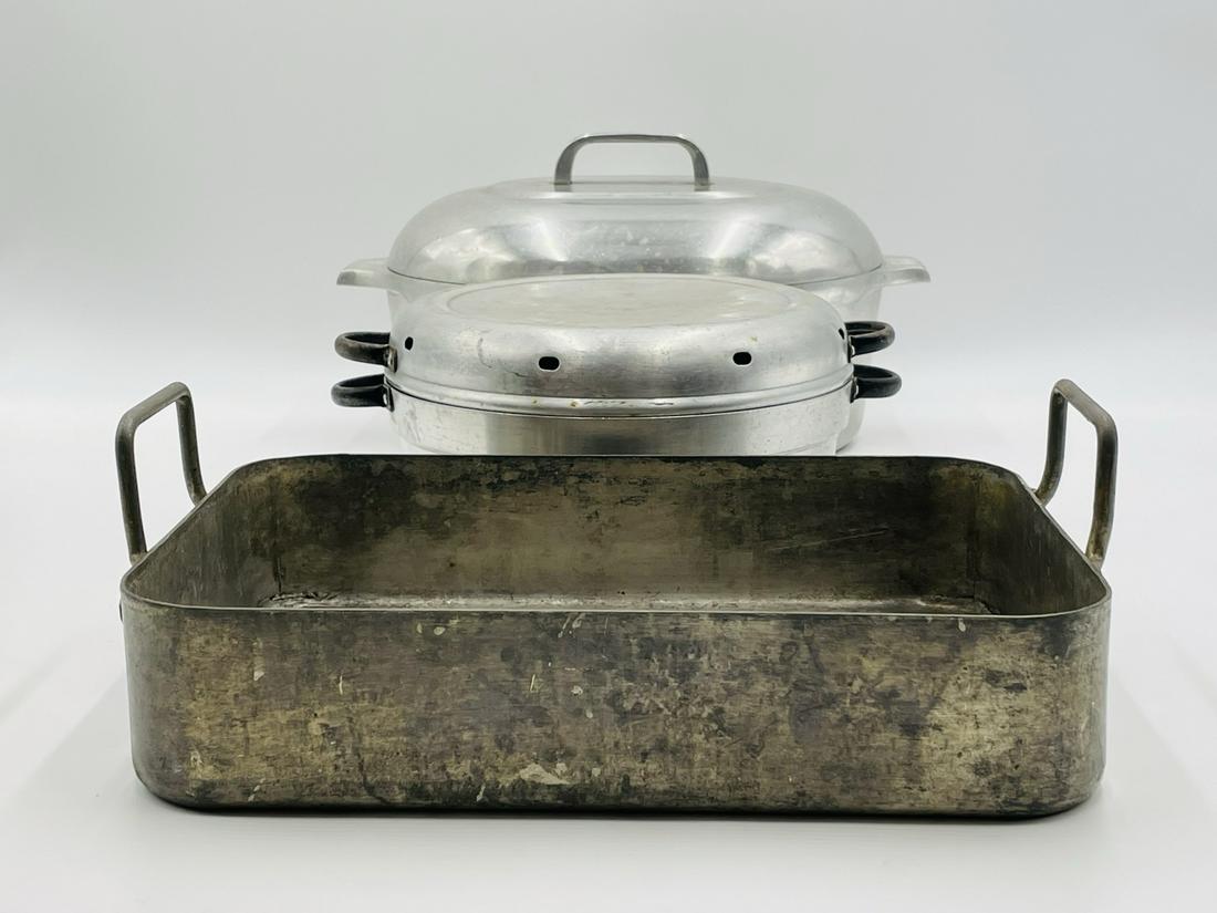 Set of 3 Cooking Pots, French Roasting Tray, Israeli Wonder Pot, Australian Pot: Set of 3 cooking pots feauturing a French roasting tray, an Israeli Wonder pot and an Australian lidded pot by Wagner Ware, Magnalite. These are all vintage dating to the 1950's or earlier. Measuremen