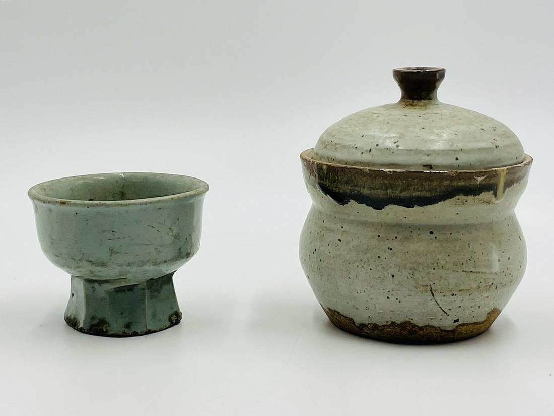 Pair of Hand thrown pottery studio Pieces, One lidded and a Squat Vase (1 of 17)