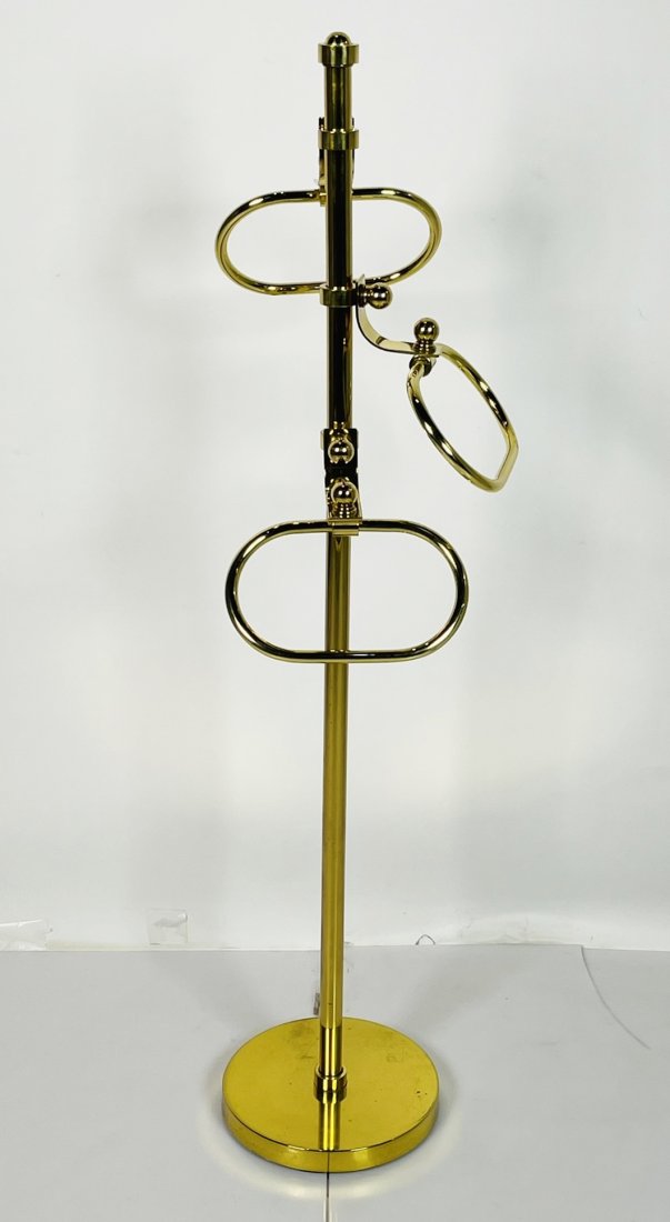 Vintage Towel Holder in Polished Brass: Vintage towel holder in polished brass. Measurements: 45.50 inches high x 13 inches wide x 12 inches deep. Towel holdres are 9 inches wide. All items are sold as is. The auction house does not warrant