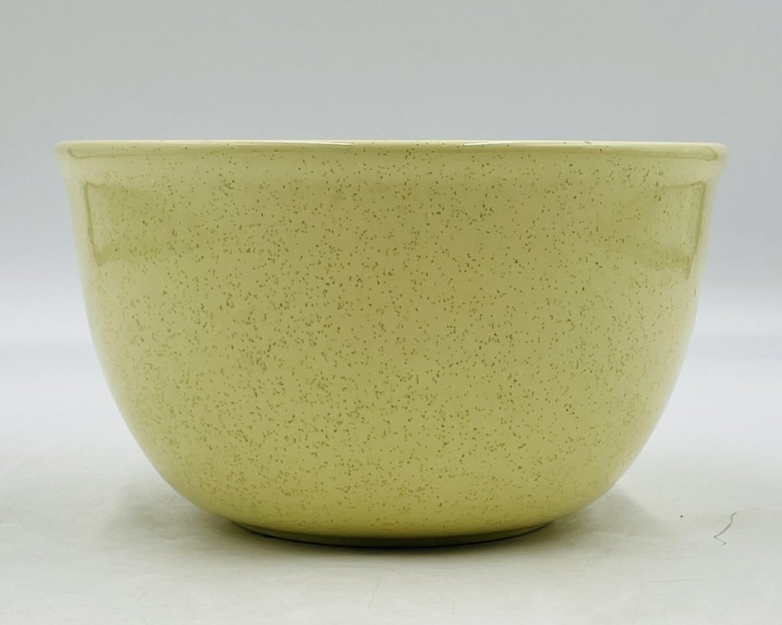 Large Ceramic Serving Bowl by Bauer Pottery, USA 1970s: Vintage ceramic serving bowl made in the USA by Bauer Pottery, circa 1970s. Measurements: 9.25 inches in diameter x 5.25 inches high. All items are sold as is. The auction house does not warrant au