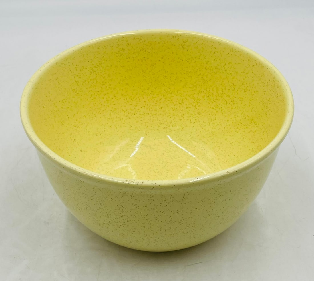 Large Ceramic Serving Bowl by Bauer Pottery, USA 1970s: Vintage ceramic serving bowl made in the USA by Bauer Pottery, circa 1970s. Measurements: 9.25 inches in diameter x 5.25 inches high. All items are sold as is. The auction house does not warrant au