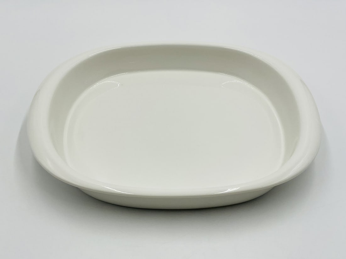 Casserole by Villeroy & Boch 1748 Vilbofour Ceramiplus: Dish CASSEROLE VILLEROY & BOCH 1748 VILBOFOUR Fine China CERAMICPLUS. Measurements: 16.50 inches wide x 13.50 inches deep x 2 inches high. All items are sold as is. The auction house does not warrant 