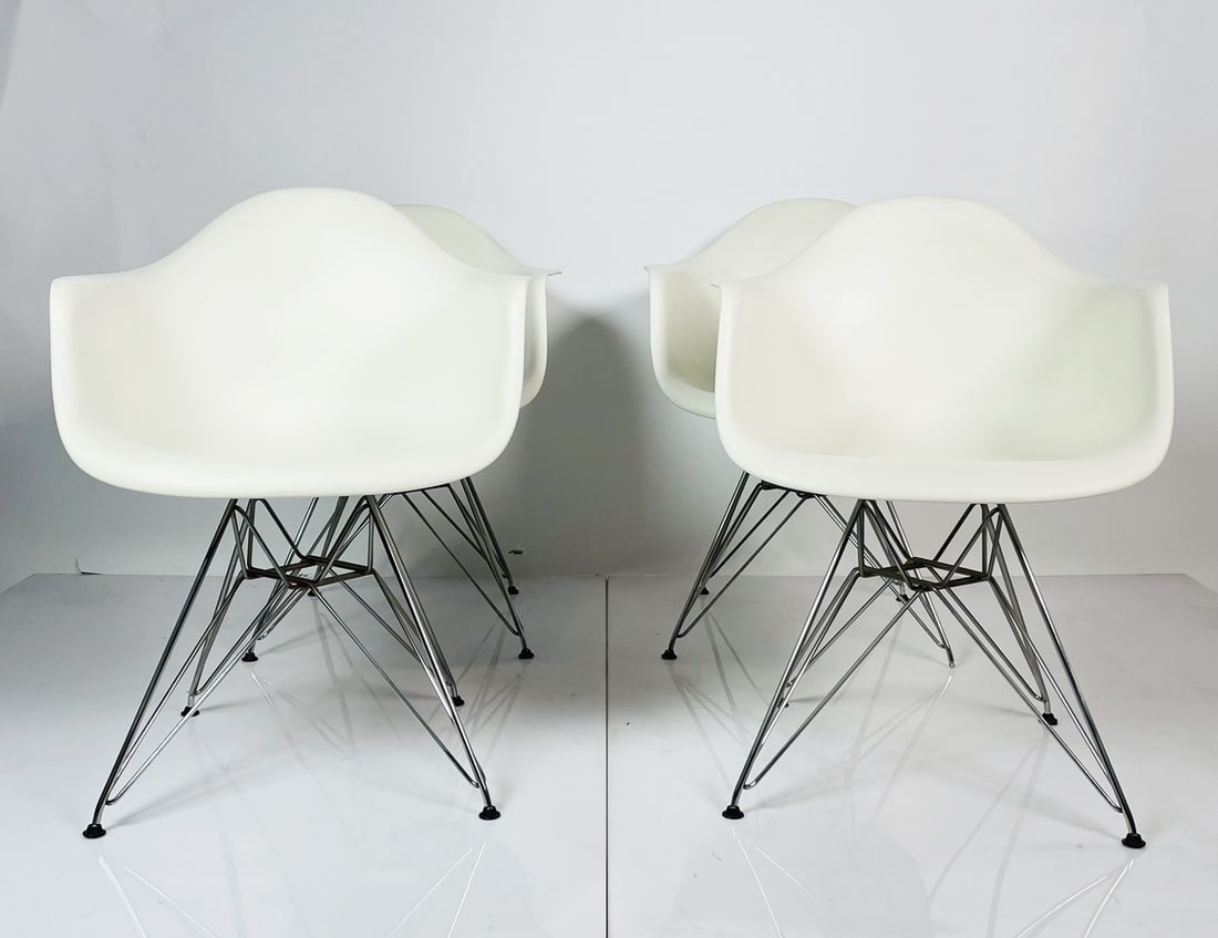 Set of 4 Eames Eiffel Armchairs With Molded Seats (1 of 13)