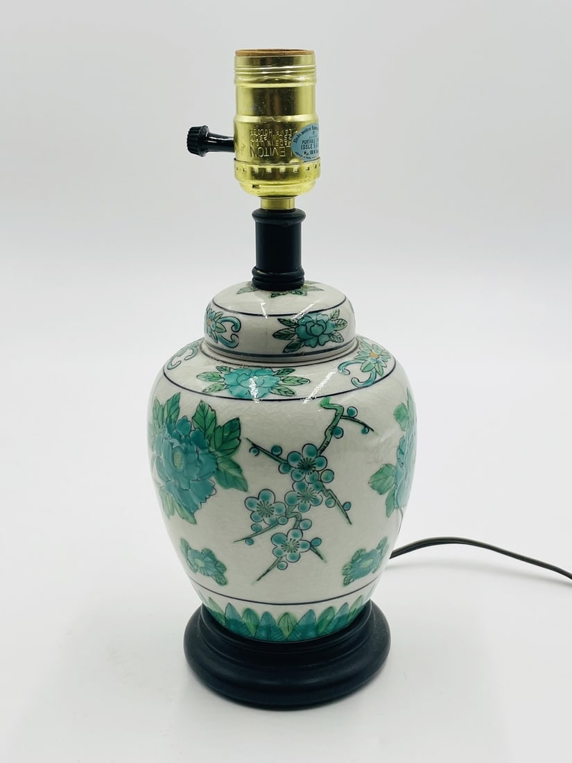 1960s Gold Imari Green, White, and Gold Peacock Motif Ginger Jar Lamp (1 of 16)