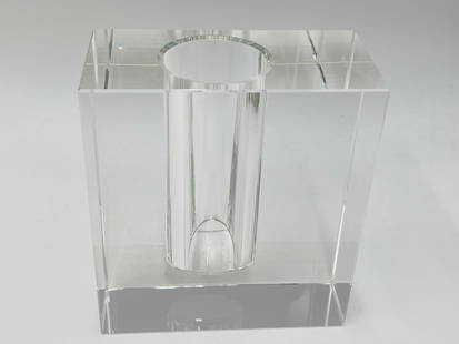 Post Modern Crystal Bud Vase: Beautiful crystal bud vase, very cool and modern.  Measurements: 4.50 inches high x 4 inches wide x 1.75 inches deep. All items are sold as is. The auction house does not warrant authenticity on any s