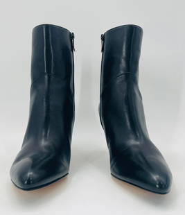 Black Leather Boots Size 7 1/2 M, Made in Italy by Via Spiga: Black Leather Boots Size 7 1/2 M, Made in Italy by Via Spiga. Measurements: 8.75 inches high x 3.25 inches wide x 9.5 inches in length. All items are sold as is. The auction house does not warrant aut