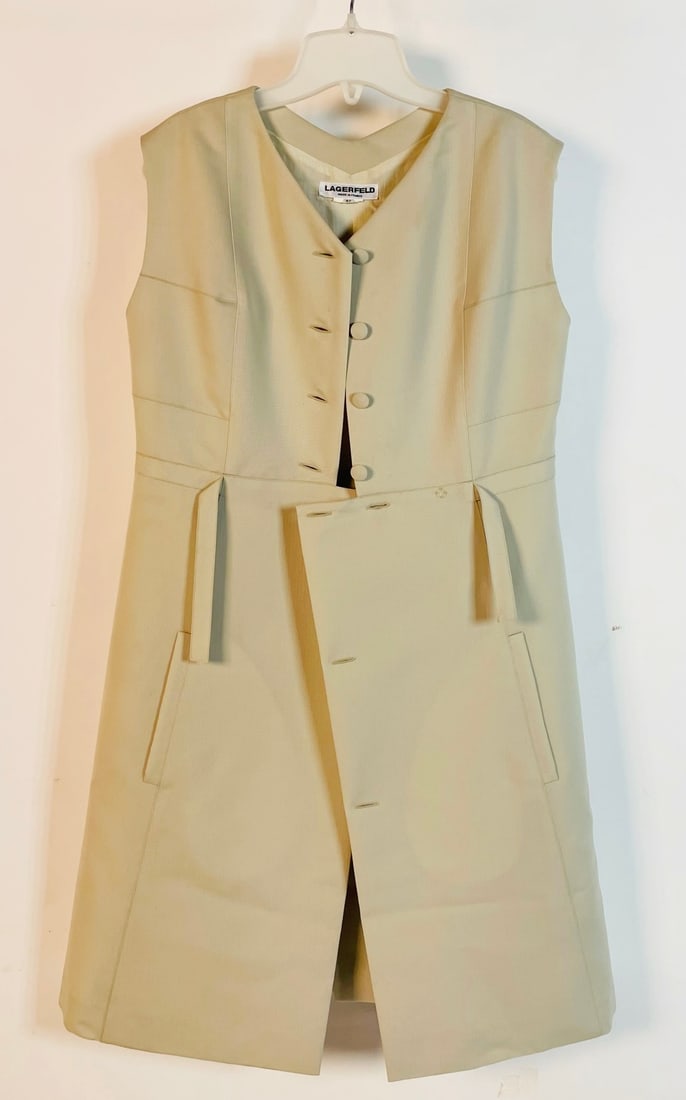 Lagerfeld Dress Size 42, Made in France: Lagerfeld Dress Size 42, Made in France. Measurements: 16 inches shoulder to shoulder x 17 inches across chest x 16 inches across waist x 39 inches in length. All items are sold as is. The auction hou