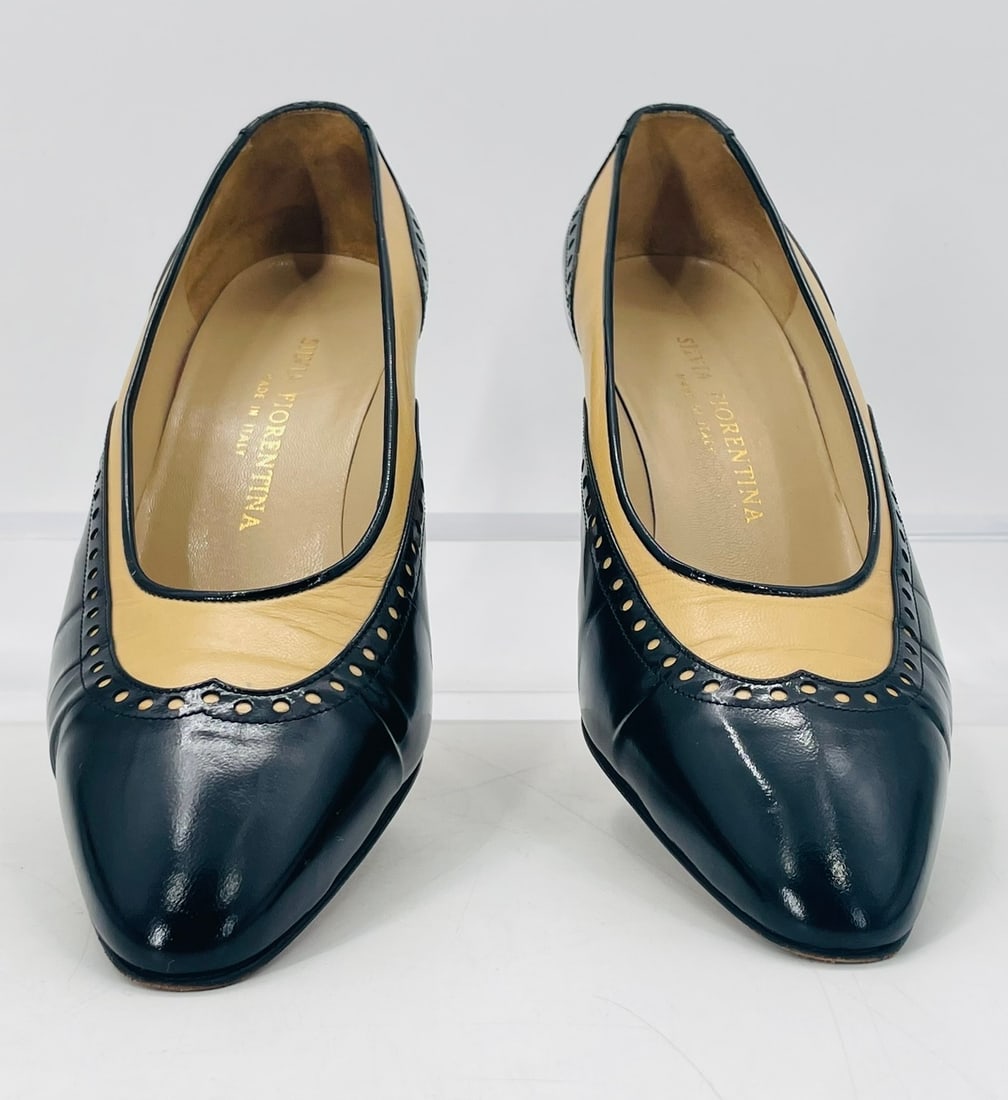Two Tone Leather Pumps Size 7 1/2 M, Made in Italy by Silvia Fiorentina: Two Tone Leather Pumps Size 7 1/2 M, Made in Italy by Silvia Fiorentina . Measurements: 4.25 inches high x 3 inches wide x 9.625 inches in length. All items are sold as is. The auction house does not 