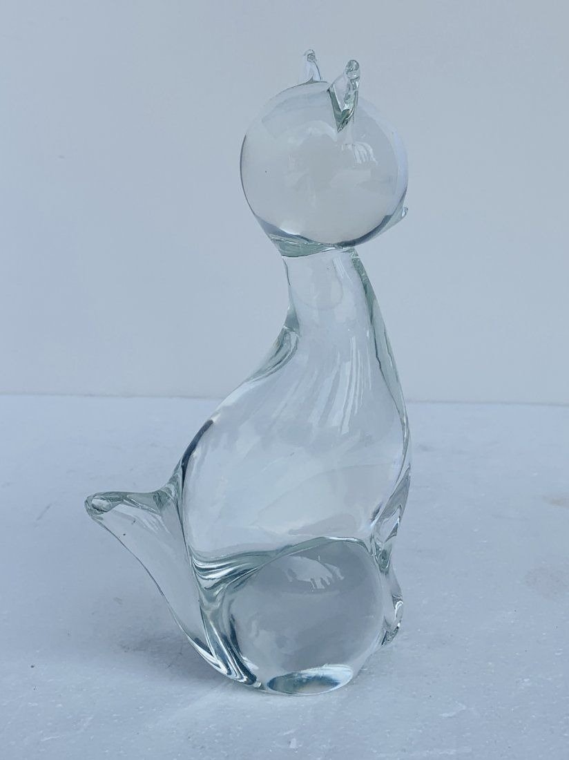 Murano Glass Sculpture by Licio Zanetti: Beautiful Murano glass sculpture designed and manufactured in Italy by Licio Zanetti.The piece is hand signed. Mesurements. 9 inches high x 5 inches deep x 2.50 inches wide.< All items are sold as is.