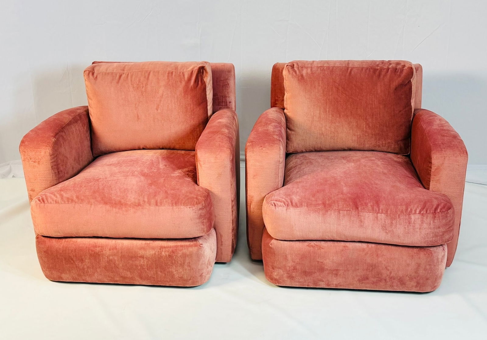 Pair of "Leonardo" Swivel Chairs by Gennaro R. (1 of 17)