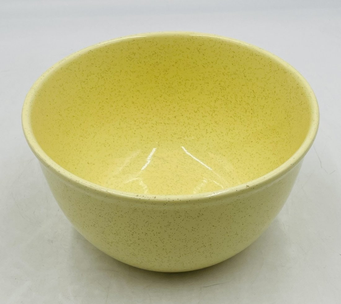 Large Ceramic Serving Bowl by Bauer Pottery, USA 1970s: Vintage ceramic serving bowl made in the USA by Bauer Pottery, circa 1970s. Measurements: 9.25 inches in diameter x 5.25 inches high. All items are sold as is. The auction house does not warrant authe