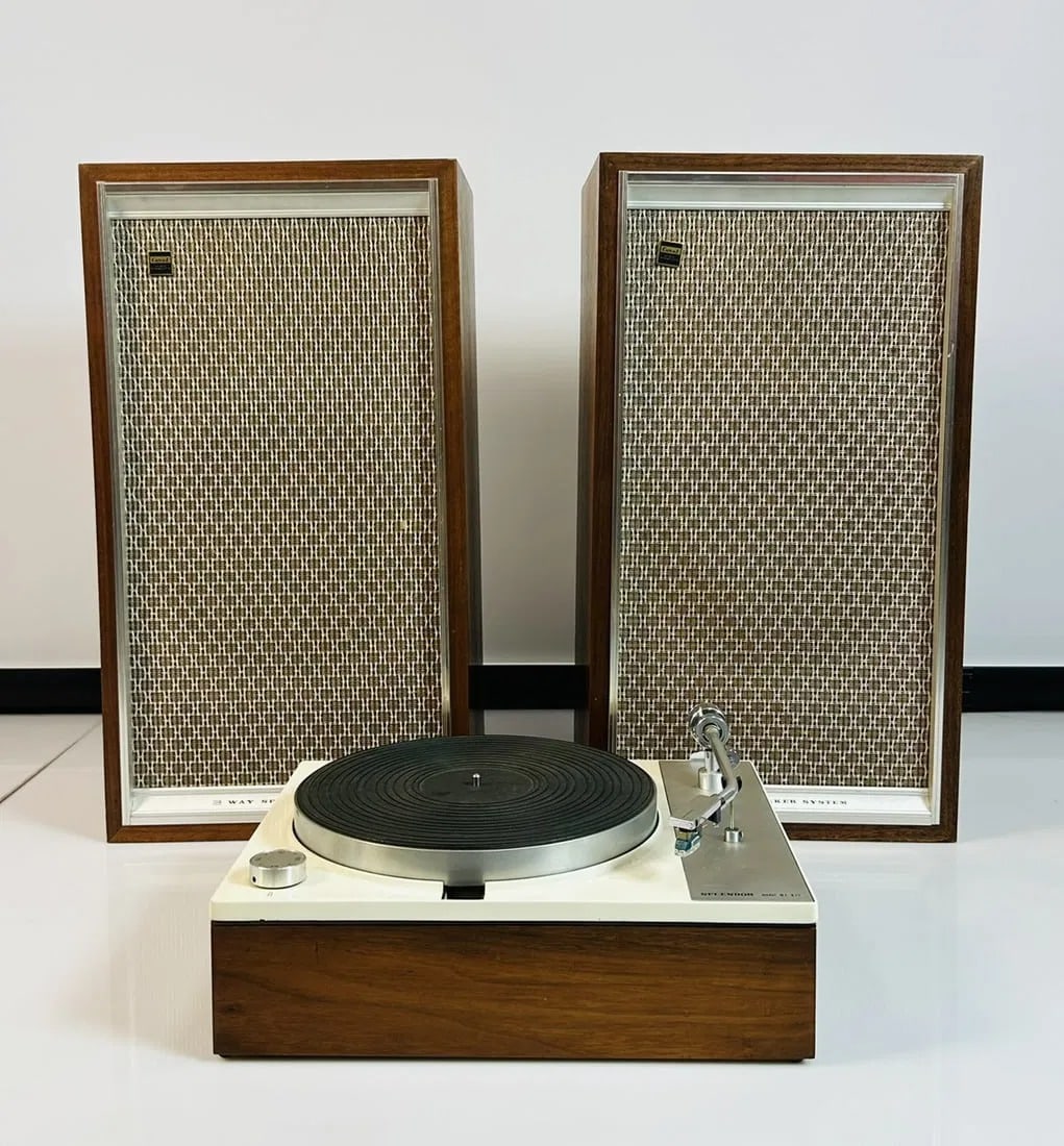 Vintage Pair of Speakers and Record Player, Coral BX-50 and Splendor NJ--811 (1 of 12)