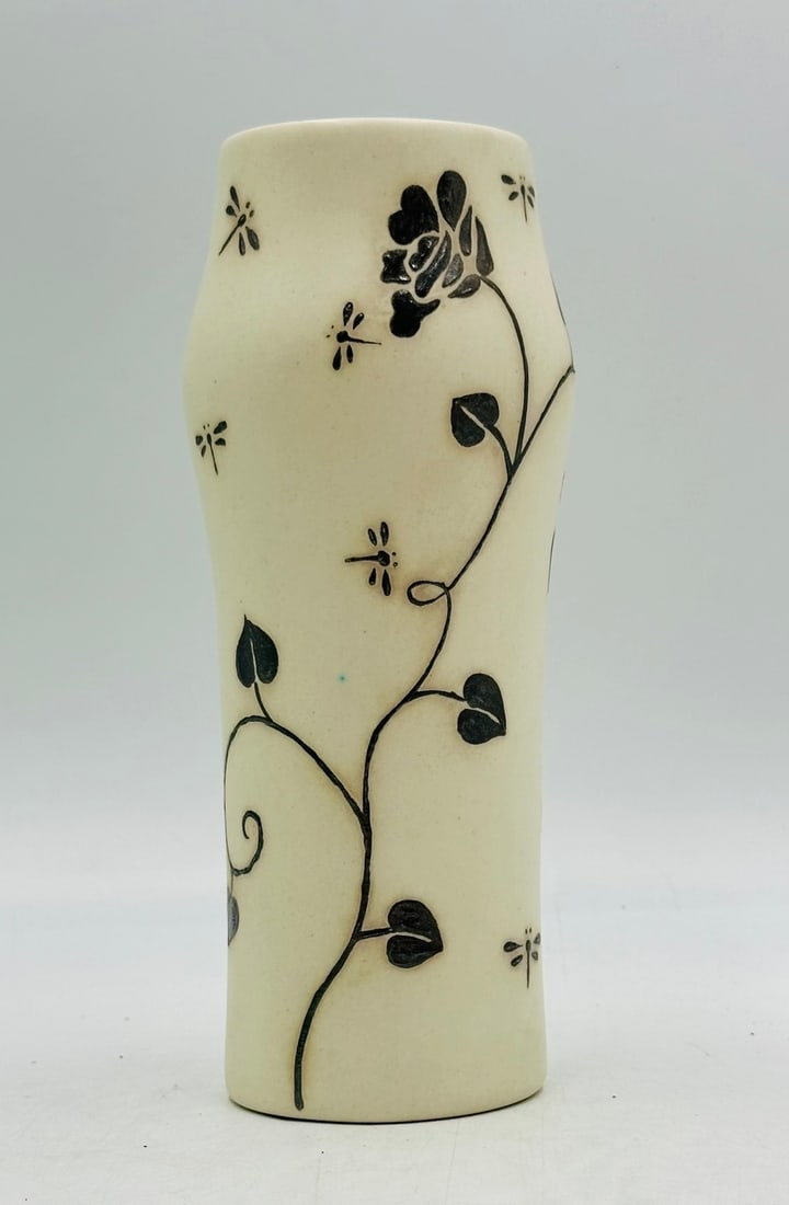 Porcelain & Pure Silver Vase by Emilia Castillo for Los Castillo.: Vintage porcelain vase designed by Emilia Castillo and manufactured in Taxco Mexico by Los Castillo workshop. The piece is made in porcelain with a foliage and flower design executed in pure silver. T