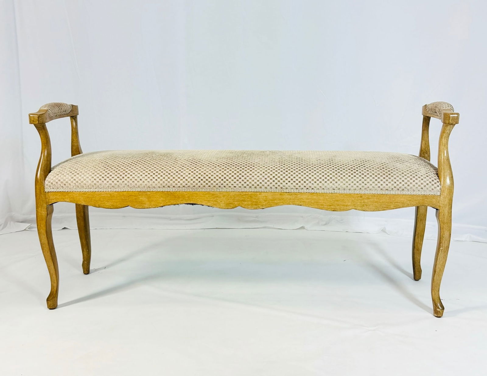 Minton - Spidell French Provincial Upholstered Bench, USA 20th Century (1 of 15)