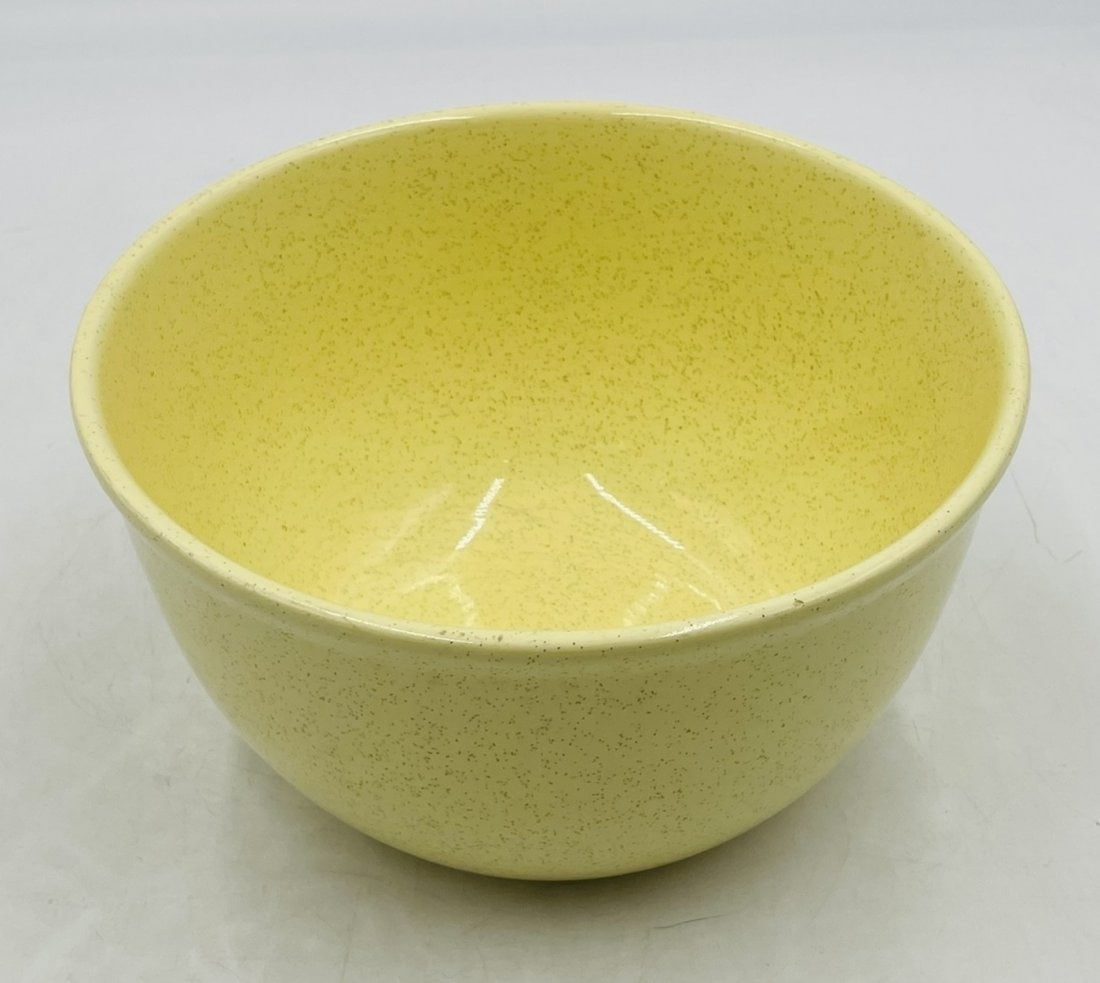 Large Ceramic Serving Bowl by Bauer Pottery, USA 1970s: Vintage ceramic serving bowl made in the USA by Bauer Pottery, circa 1970s. Measurements: 9.25 inches in diameter x 5.25 inches high. All items are sold as is. The auction house does not warrant authe