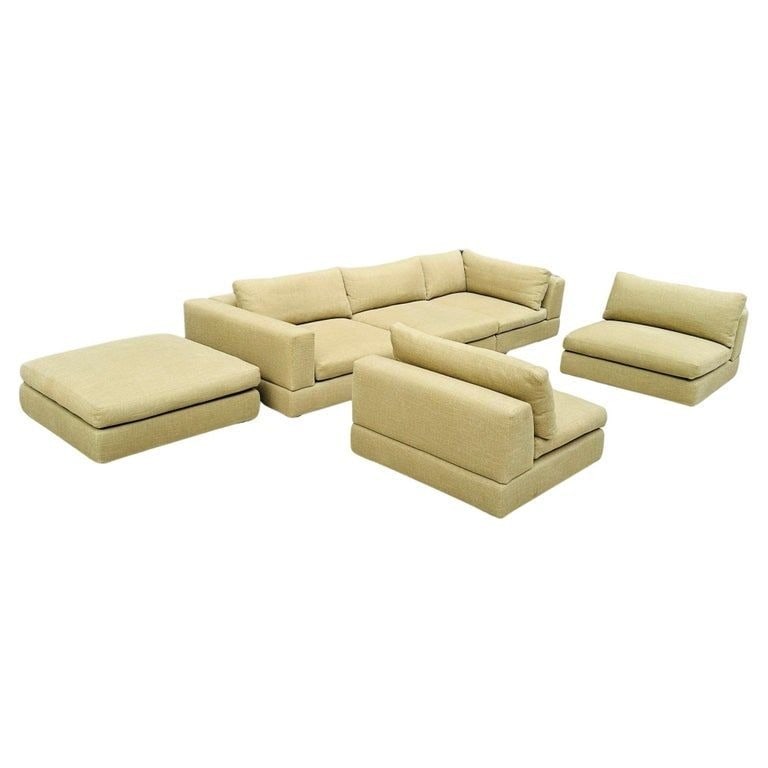 6 Piece Sectional Sofa Made in Italy by Rodolfo Dordoni for Minotti, Italy 2006: Six piece sectional sofa designed and manufactured in 2006 by Rodolfo Dordoni for Minotti.The sectional's sleek and contemporary design seamlessly blends with any interior, while its impeccable co