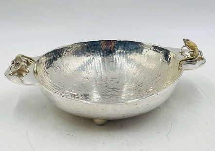 Wolmar Silversmiths for Los Castillo Silver Bowl with Stone Inlay Iguanas, Mexico 1960's: An exceptional hand-hammered silverplated bowl by Wolmar Silversmiths for Los Castillo, featuring the distinctive craftsmanship and iconic Mexican design for which the Castillo family is celebrated. T