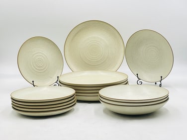 Thomas Rosenthal Handmade Ceramic Dinnerware Set – Rustic Cream Spiral Design (Set of 16)