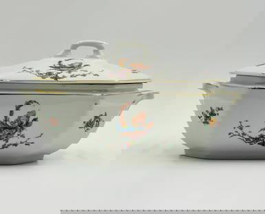 Hand-Painted GÖC Porcelain Tureen with Bird and Floral Motifs, Hungary, ca. 1959: A refined covered porcelain tureen by GÖC Hungary, dated 1959, featuring an elegant octagonal form with sculpted handles and lid finial. The piece is decorated with vivid hand-painted imagery of an