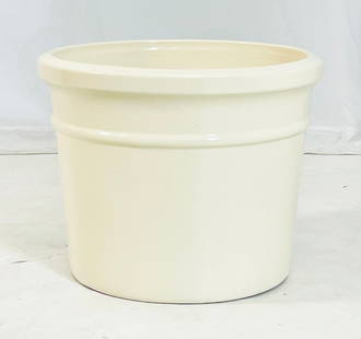 XL Ceramic Planter by Gainey Ceramics, Vernon California: Extra large ceramic planter designed and manufactured in the United States by Gainey ceramics of Vernon California.The piece has a cream glaze finish and it appears to be unused.Fully labeled to the u
