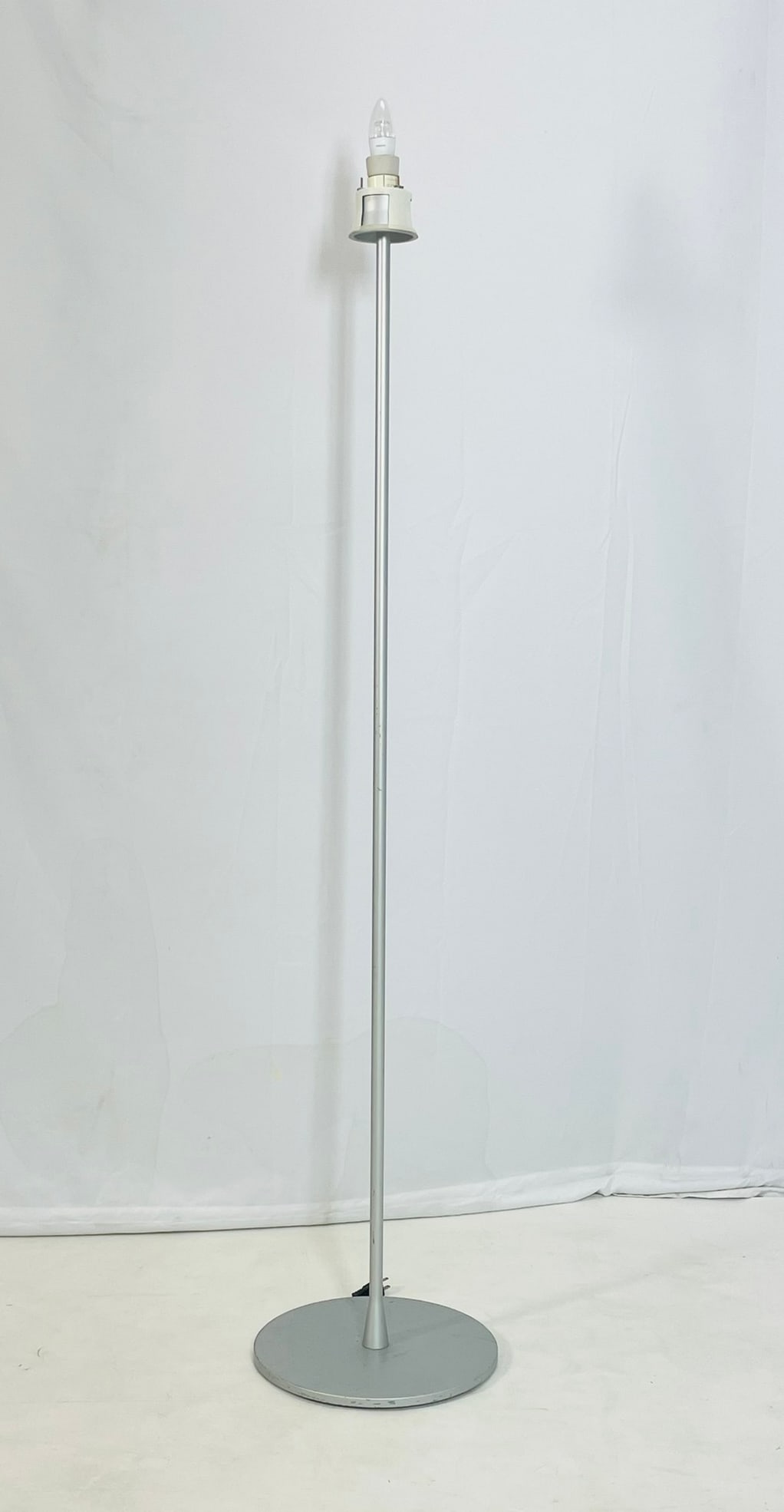 Original Glo Floor Lamp by Jasper Morrison for Flos Lighting: Design Jasper Morrison, 1998 Hand blown glass, steel, aluminum Made in Italy by Flos. The Glo-Ball collection was created in 1998 by Jasper Morrison to invoke the radiant calm of a full moon. This con