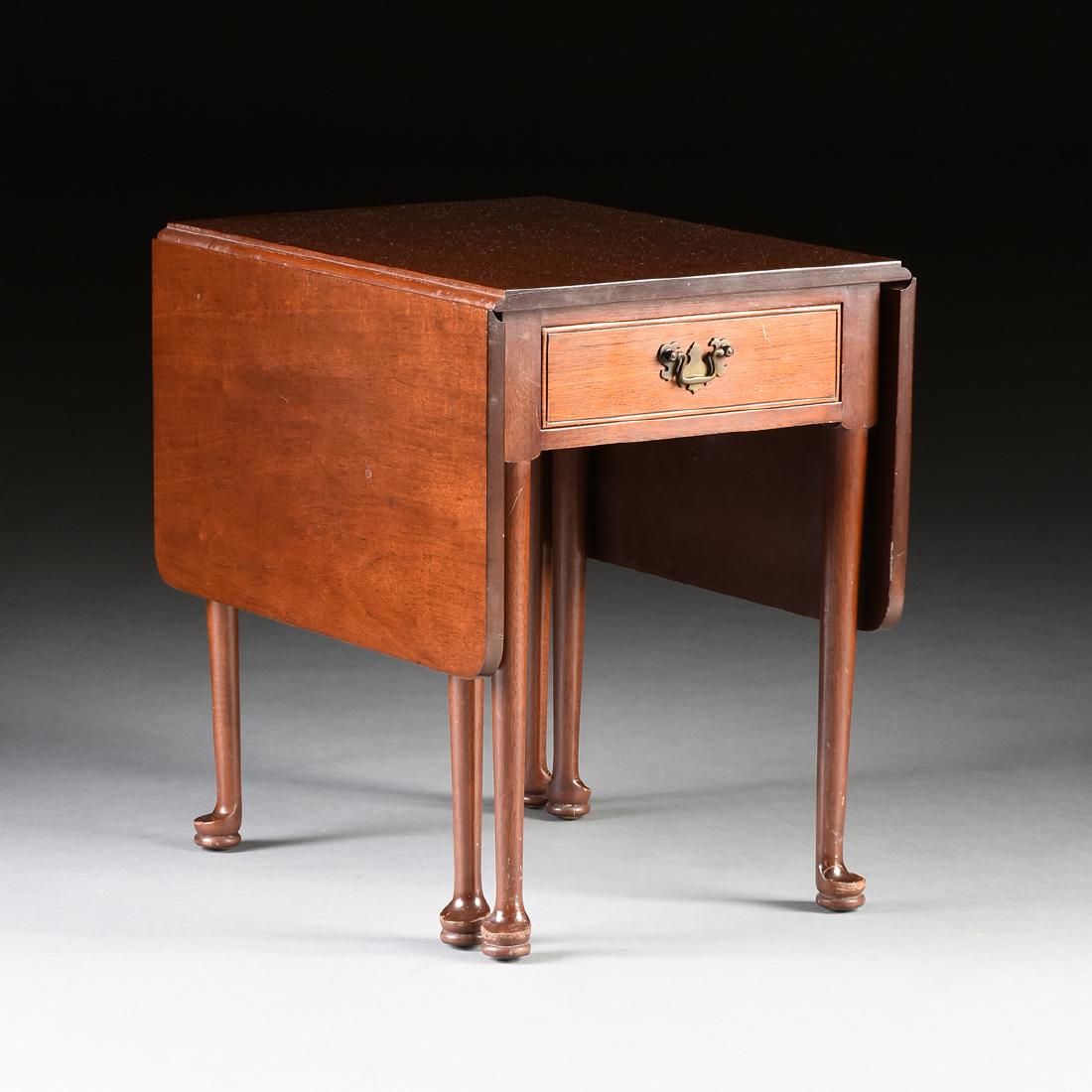 A QUEEN ANNE STYLE MAHOGANY DROP LEAF SIDE TABLE, (1 of 7)