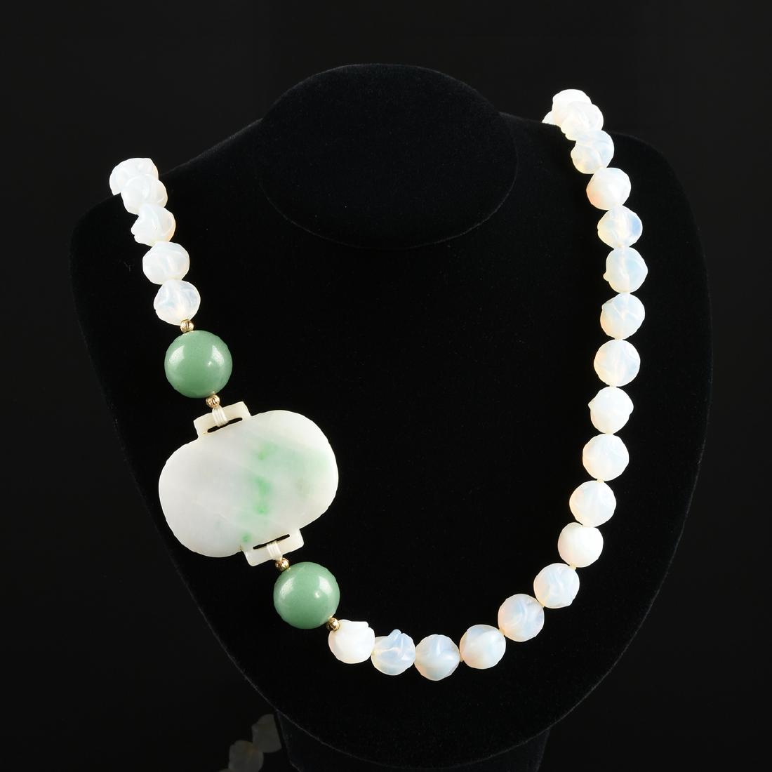 A JADE AND SABINO GLASS NECKLACE, MODERN, (1 of 4)