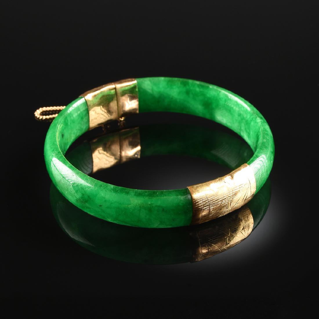 A GREEN JADE BANGLE WITH 14K YELLOW GOLD PLATED CLASP (1 of 1)