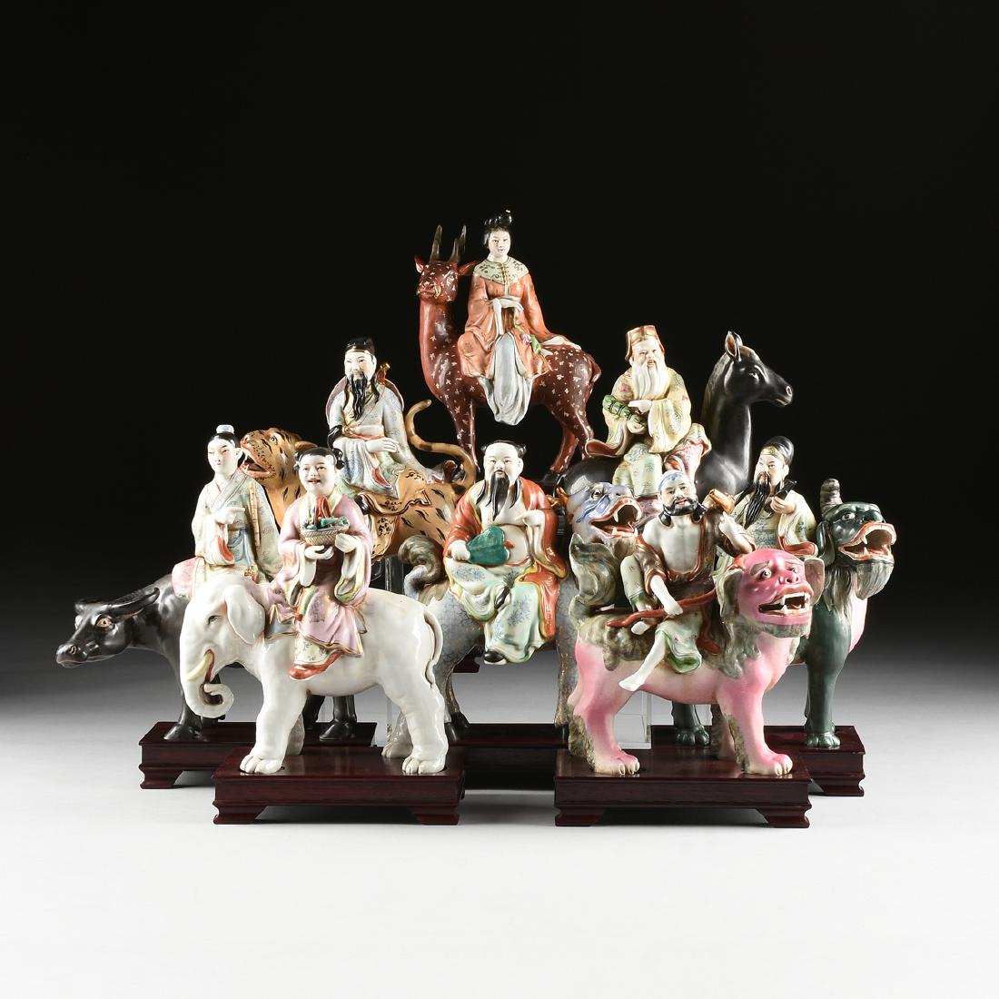 A GROUP OF CHINESE EXPORT PARCEL GILT POLYCHROME (1 of 20)