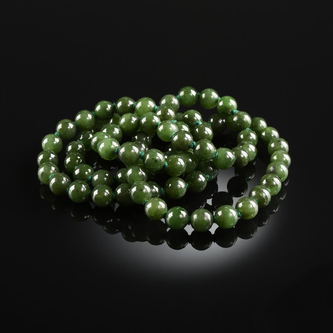A LADY'S CONTINUOUS STRAND OF JADE NECKLACE, MODERN, (1 of 1)
