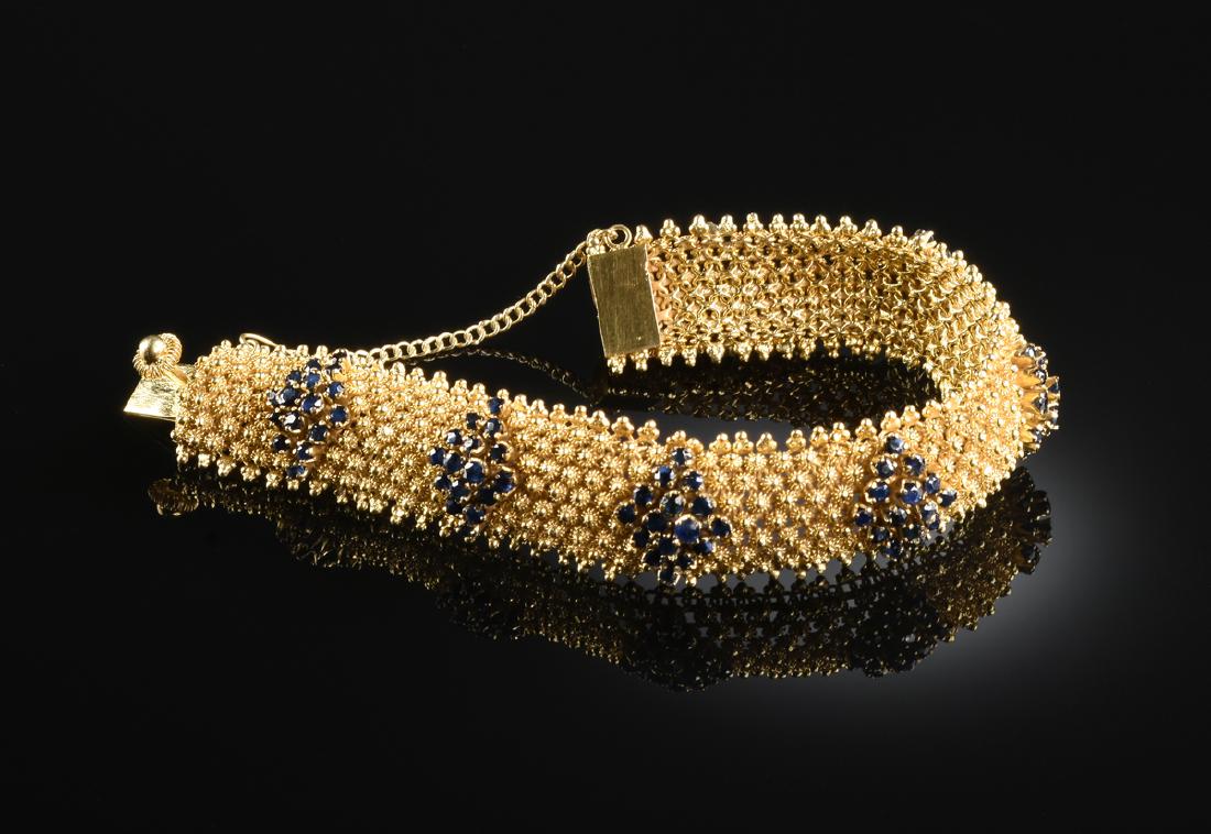 AN 18K YELLOW GOLD AND SAPPHIRE LADY'S BRACELET, (1 of 1)