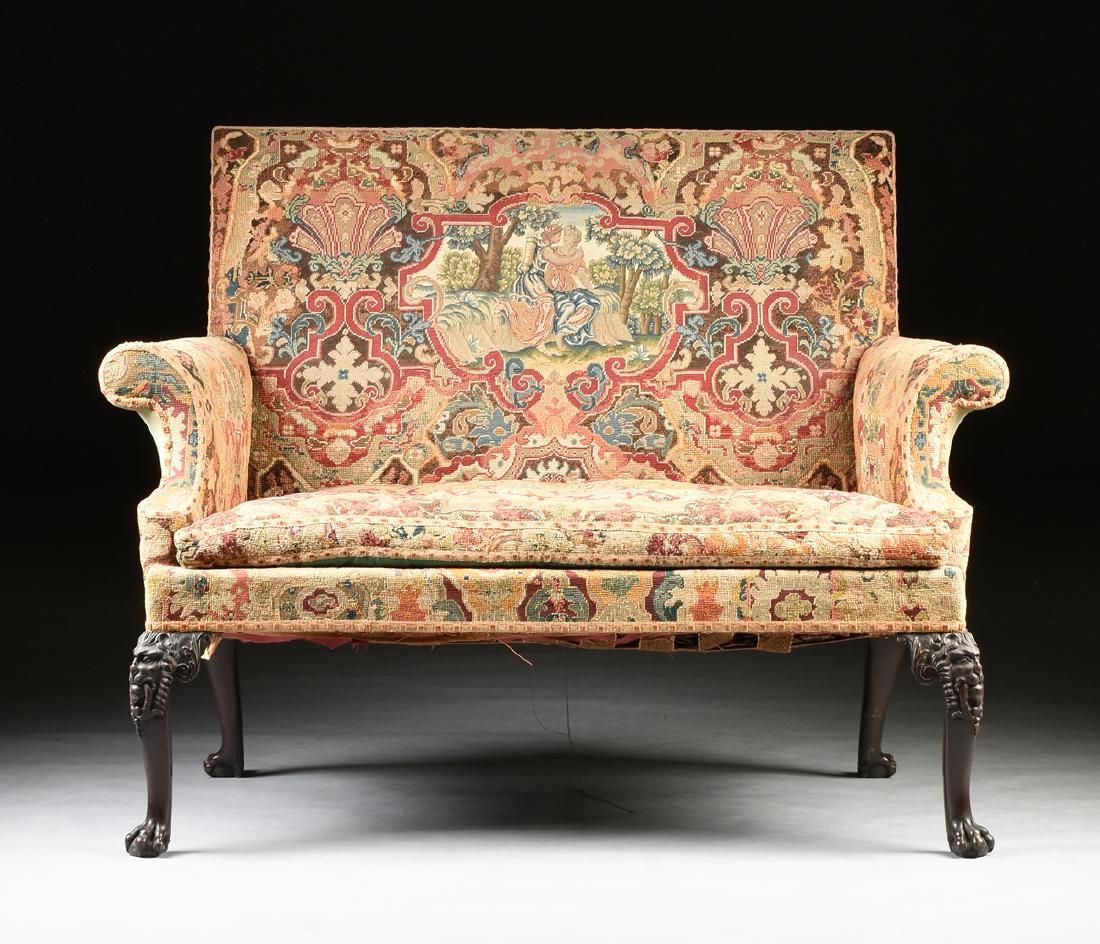 AN IRISH REGENCY STYLE CARVED MAHOGANY SETTEE, 19TH (1 of 10)