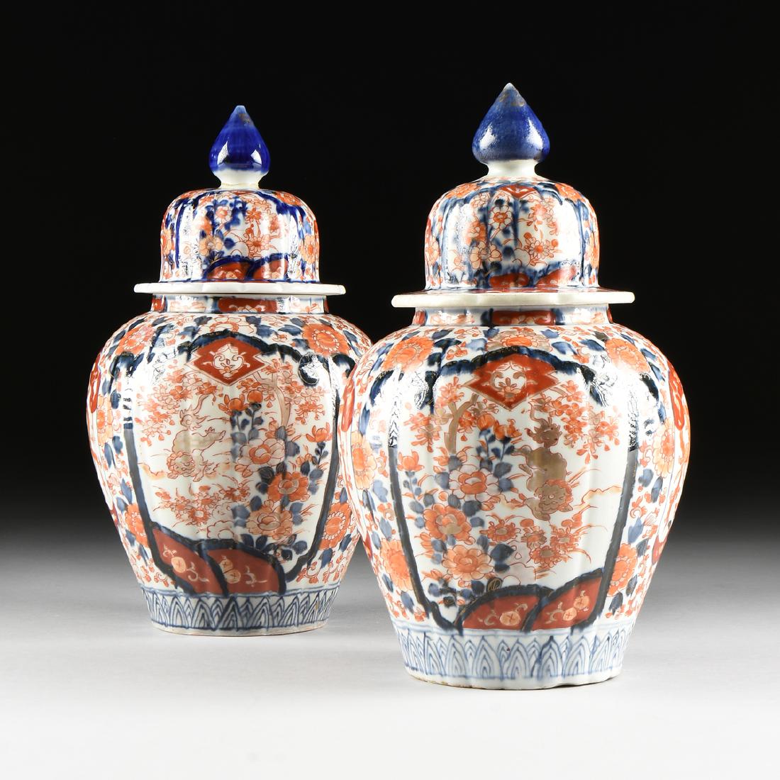 A PAIR OF JAPANESE EXPORT PARCEL GILT ENAMELED IMARI (1 of 13)