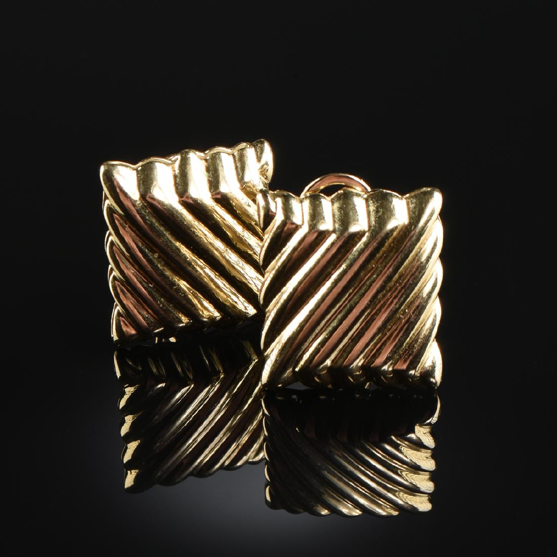 A PAIR OF 14K YELLOW GOLD RECTANGULAR SHAPED EARRINGS, (1 of 2)