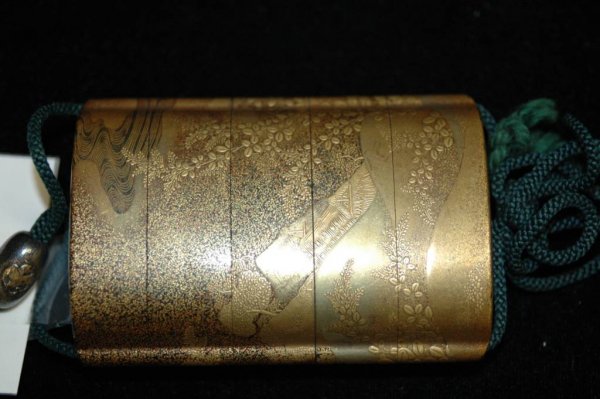A FINE JAPANESE LACQUER FOUR CASE INRO of upright - 3