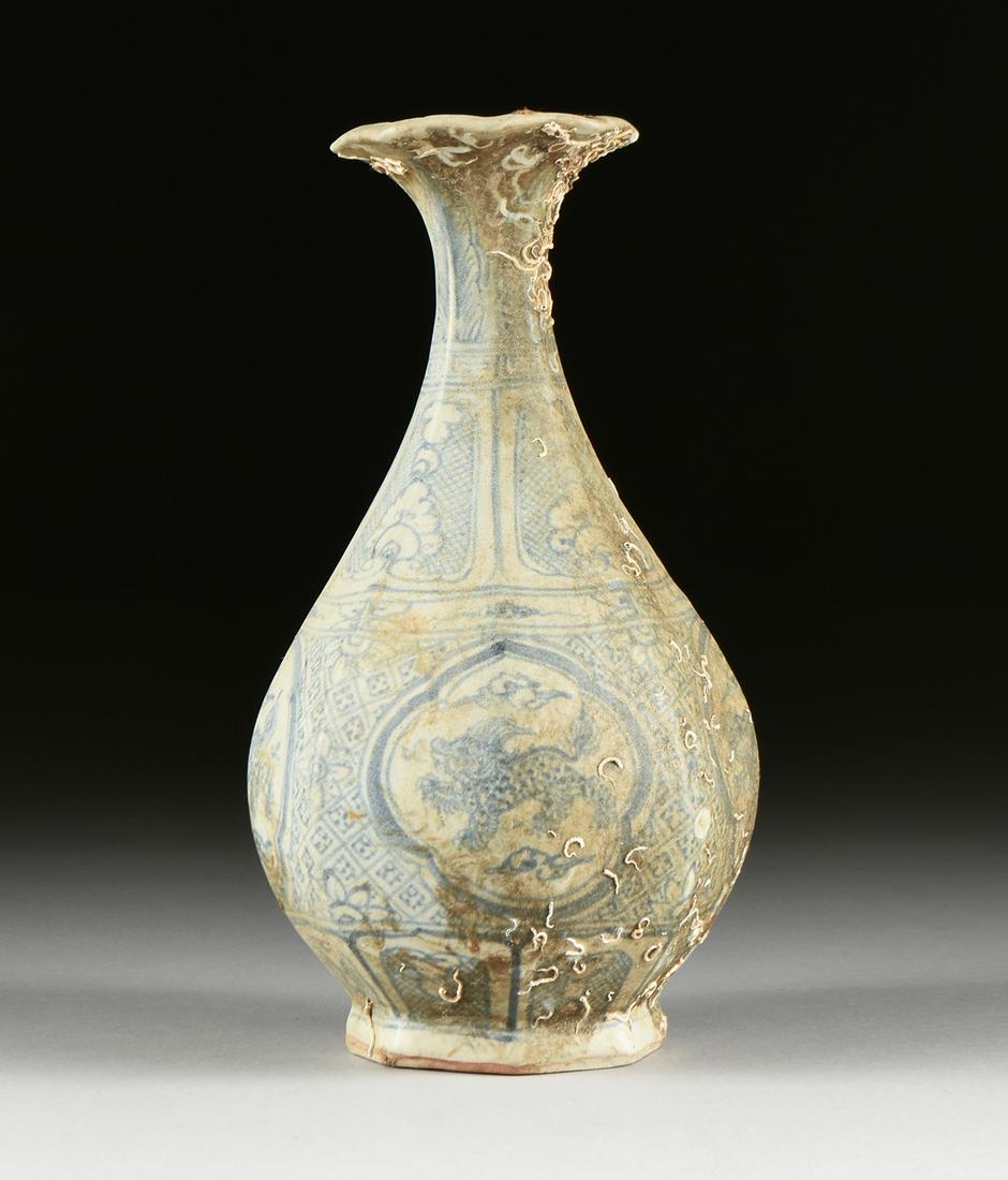 A VIETNAMESE/ANNAMESE BLUE AND WHITE PORCELAIN BOTTLE: A VIETNAMESE/ANNAMESE BLUE AND WHITE PORCELAIN BOTTLE VASE, SHIPWRECK CARGO, ATTRIBUTED TO THE LATE 15TH/EARLY 16TH CENTURY, beautifully proportioned and nicely modeled with a flaring octagonal rim ta